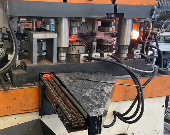 軸承鍛造機械手，多工位鍛造機械手，自動鍛造軸承套圈，步進梁鍛造機械手，熱鍛機械手，鍛壓機械手