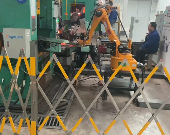 軸承擴孔機械手，軸承整徑機械手，自動鍛造軸承套圈，擺臂鍛造機械手，熱鍛機械手，鍛壓自動化設備